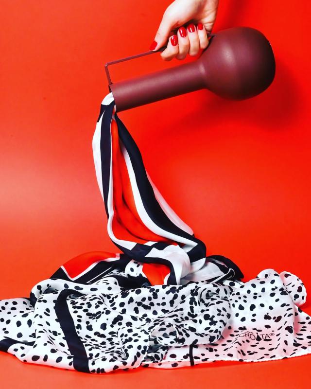 Croata scarf Brijuni—an artistic representation of the scarf.