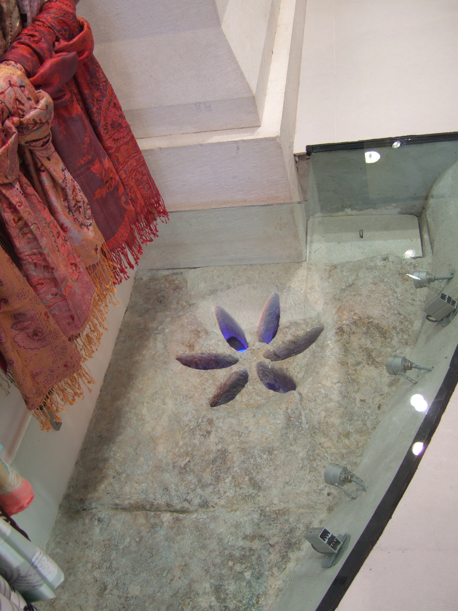 Museum exponate, Croata museum Concept store, Split 